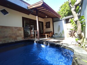 Indoor/outdoor pool