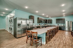 spacious kitchen/dining area 