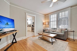 Living Room (1 of 2)