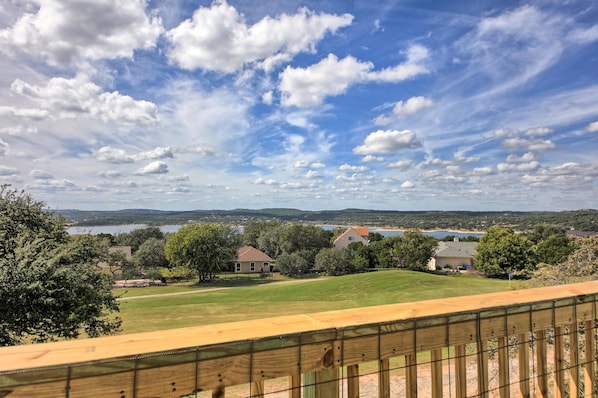 Beautiful Views of Lake Travis and Endless Sky!