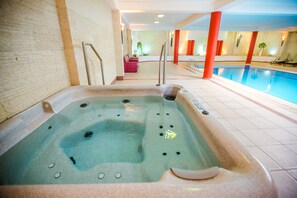 Indoor spa tub