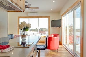 View from Kitchenette to bedroom/living area