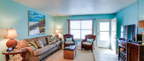 Destin Vacation Rental | 2BR | 2.5BA | 1,400 Sq Ft | Stairs Required