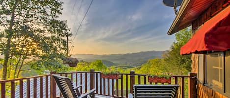 Bryson City Vacation Rental | 3BR | 1BA | 1,000 Sq Ft | Stairs Required