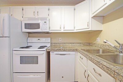 ★40% MONTHLY DISCOUNT★ Centrally Located Apt near Downtown, Murray IMC Hospital