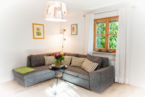 gemütliche Ferienwohnung- 4 Personen, 75qm, 1 Schlafzimmer,  großer Terrasse-Das Wohnzimmer