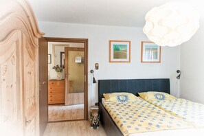 gemütliche Ferienwohnung- 4 Personen, 75qm, 1 Schlafzimmer,  großer Terrasse-Das Schlafzimmer