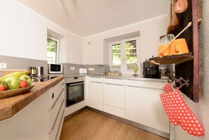 Ferienwohnung Leben für 2-3 Personen im EG, 30 qm, Wohnküche u. Schlafzimmer, Terrasse-Küche 2