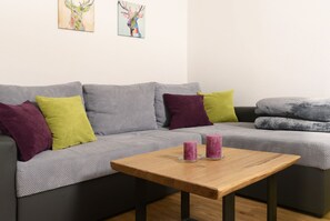 Ferienwohnung Leben für 2-3 Personen im EG, 30 qm, Wohnküche u. Schlafzimmer, Terrasse-Wohnzimmer