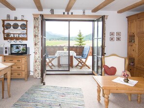 Ferienwohnung 3, 40 qm, f. 1-2 Personen-Wohn-Schlafraum mit Blick auf den Balkon