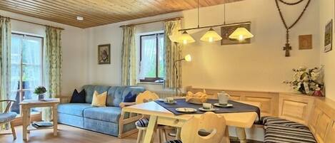 Ferienwohnung Kehlstein, für 1-2 Personen, 42 qm, 1 Schlafzimmer, Balkon-Wohnzimmer