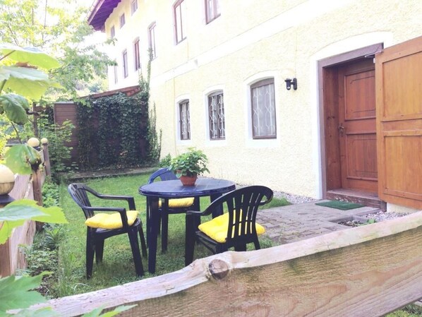 Apartment mit Garten, 42 qm-Garten und Eingang