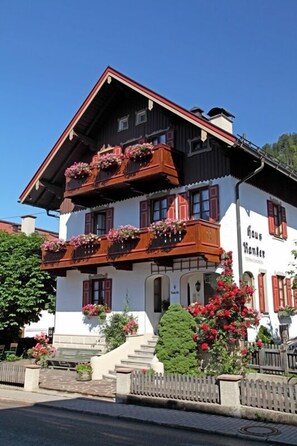 Haus Ranker (DE Reit im Winkl) - Heigenhauser Annette - 981012-unser Haus im Sommer