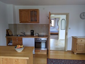 Ferienwohnung 2-4 Pers. 60 qm, großer Balkon-Küche