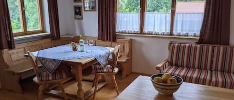 Ferienwohnung 2-4 Pers. 60 qm, großer Balkon-Wohnraum