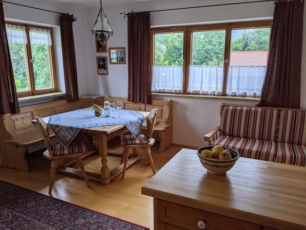 Ferienwohnung 2-4 Pers. 60 qm, großer Balkon-Wohnraum