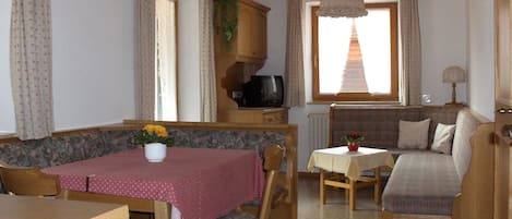 Ferienwohnung, 1-4 Personen, 52 qm , Wohnküche, 2 Schlafzimmer, Südbalkon-Wohnküche