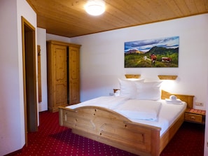 Ferienwohnung Nr. 3, 1-2 Personen, 35 qm, Balkon, W-LAN, 1 Schlafzimmer, Ostseite-Schlafzimmer
