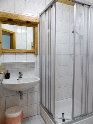 Ferienwohnung Nr. 3, 1-2 Personen, 35 qm, Balkon, W-LAN, 1 Schlafzimmer, Ostseite-Bad