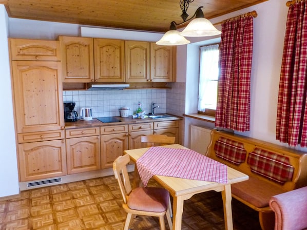 Ferienwohnung Nr. 3, 1-2 Personen, 35 qm, Balkon, W-LAN, 1 Schlafzimmer, Ostseite-Wohnküche