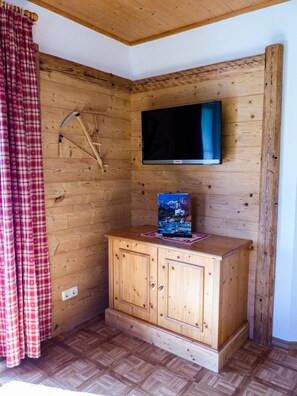 Ferienwohnung Nr. 3, 1-2 Personen, 35 qm, Balkon, W-LAN, 1 Schlafzimmer, Ostseite-Wohnküche