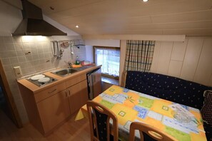 Ferienwohnung Maibaum, mit Balkon und separater Küche-Küche