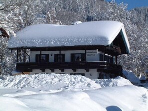 Ferienwohnhaus Heimfriede (DE Reit im Winkl) - Pöppl Anneliese - 798481-Haus Heimfriede im Winterkleid