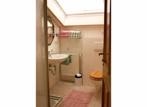 Ferienwohnung 75 qm, 1 - 2 Schlafzimmer, Balkon, 3 Sterne, 4 Pers.-Bad-Dusche-WC