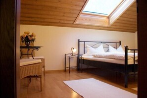 Ferienwohnung 75 qm, 1 - 2 Schlafzimmer, Balkon, 3 Sterne, 4 Pers.-Zubuchbares Doppelbettzimmer zur Fewo