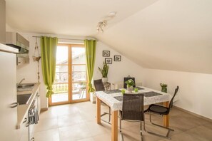 Ferienwohnung Eiche 64 qm mit Balkon-Essecke