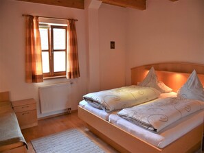 Nr. 5 Ferienwohnung, 40 qm Obergeschoss, 1 separates Schlafzimmer-Schlafzimmer