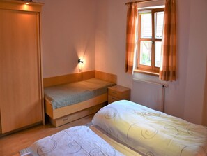 Nr. 5 Ferienwohnung, 40 qm Obergeschoss, 1 separates Schlafzimmer-Schlafzimmer weitere Ansicht