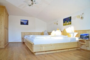 Ferienwohnung Panoramablick, für 2-5 Personen-Schlafzimmer