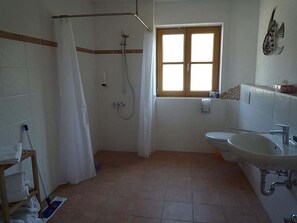 Ferienwohnung 1, 90 qm Erdgeschoss, 2 separate Schlafzimmer-Badezimmer