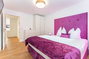 Wohnung 2 Deluxe Studio, 52 qm, 1-4 Personen, 1 Schlafzimmer, Wohnzimmer und Balkon-Schlafbereich