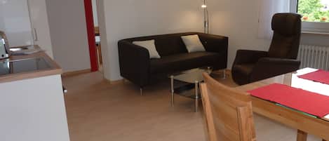Lavendel-Apartment für 4 Personen, 2 separate Schlafzimmer, Balkon, 65 m²-Wohnküche