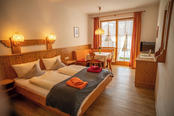 (03)Ein-Raum-Ferienwohnung, 23qm, 2 Personen, 1 Wohn-Schlafraum, sep. Küche, Terrasse-WHG 3 Wohn-Schlafzimmer