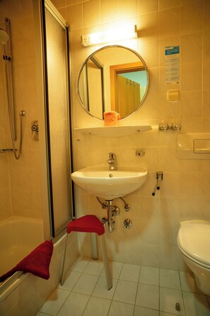 (03)Ein-Raum-Ferienwohnung, 23qm, 2 Personen, 1 Wohn-Schlafraum, sep. Küche, Terrasse-WHG 3 Bad