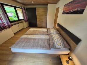 Ferienwohnung für 1-4 Personen-Schlafzimmer mit Doppelbett