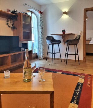 Ferienwohnung Bauernhaus, 58 qm, 2 Schlafzimmer, Balkon und WLAN