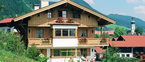 2-Raum-Ferienwohnung (1) 40qm, 2-4 Personen, Extra-Schlafzimmer, Küche, Balkon-Haus Lux