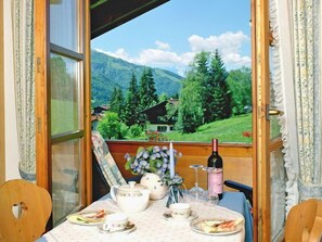 2-Raum-Ferienwohnung (1) 40qm, 2-4 Personen, Extra-Schlafzimmer, Küche, Balkon-Bergblick zum Kaiser