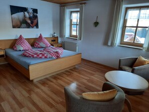 Vier-Raum-Ferienwohnung 90qm, 3 Extra-Schlafzimmer, Küche, Balkon-FW Bayernglück Zimmer 3