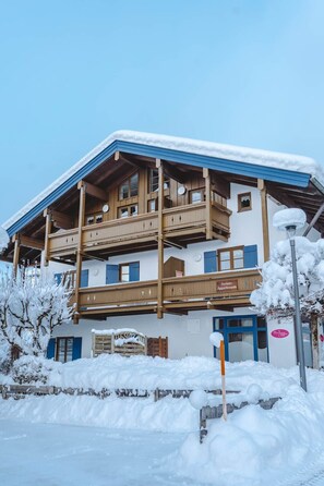 Gästehaus Hanna Teifel (DE Reit im Winkl) - Teifel Hanna - 8241-Gästehaus Hanna Teifel Winter