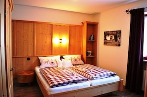 Zwei-Raum-Wohnung (7) Haus Resi, 50qm, Extra-Schlafzimmer, Küchenzeile, Balkon-Schlafzimmer