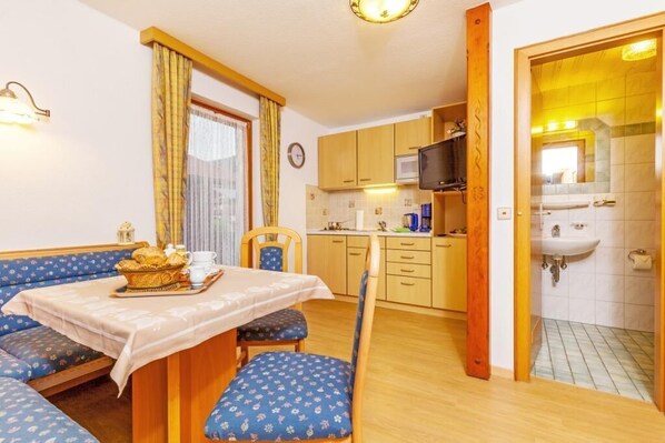 Ferienwohnung (6) ca. 35 qm mit Balkon-die Wohnung 6