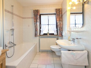 Ferienwohnung 4, 60 qm, f. 1-2 Personen-Badezimmer