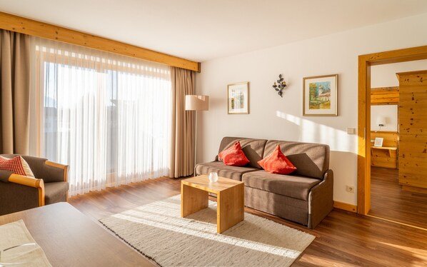 Wilder Kaiser Zwei-Raum-Ferienwohnung 55 qm-Wilder Kaiser - die Exclusive mit großem, sonnigen Wohn-Esszimmer und Südwest-Balkon