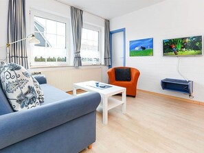 Wohnzimmer mit integriertem Küchenbereich