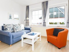 Wohnzimmer mit integriertem Küchenbereich